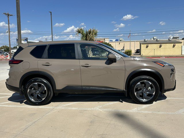 Used 2025 Nissan Rogue SV FWD image 5