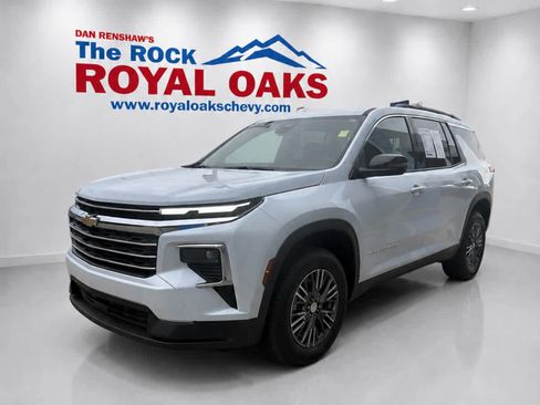 Used 2026 Chevrolet Traverse LT w/ LPO, Floor Liner Package FWD image 1
