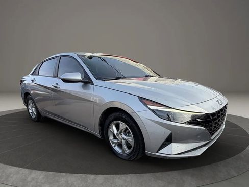 Used 2021 Hyundai Elantra SE image 3