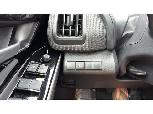 Used 2023 Subaru Solterra AWD image 33
