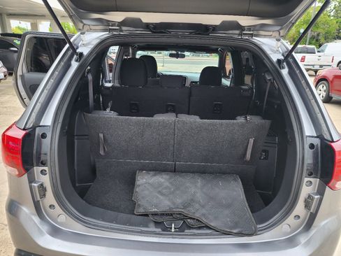 Used 2018 Mitsubishi Outlander SE FWD image 12