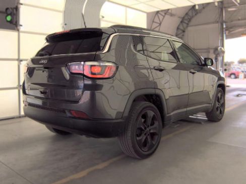 Used 2017 Jeep Compass Latitude w/ Popular Equipment Group AWD/4WD image 3