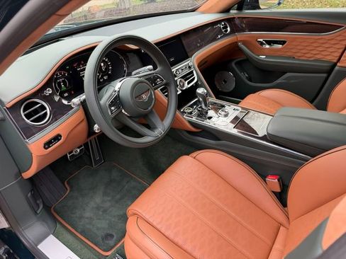 Used 2025 Bentley Flying Spur Plug-In Hybrid image 9