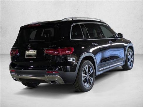 New 2025 Mercedes-Benz GLB 250 4MATIC image 2