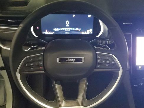 Used 2025 Jeep Grand Cherokee L Limited image 30