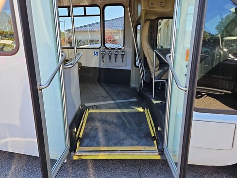 Used 2013 Chevrolet Express 4500 w/ Shuttle Bus Package image 23