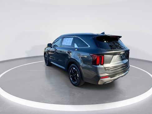 Used 2024 Kia Sorento S image 6