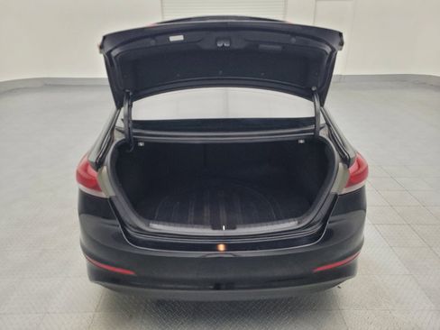 Used 2017 Hyundai Elantra SE image 29