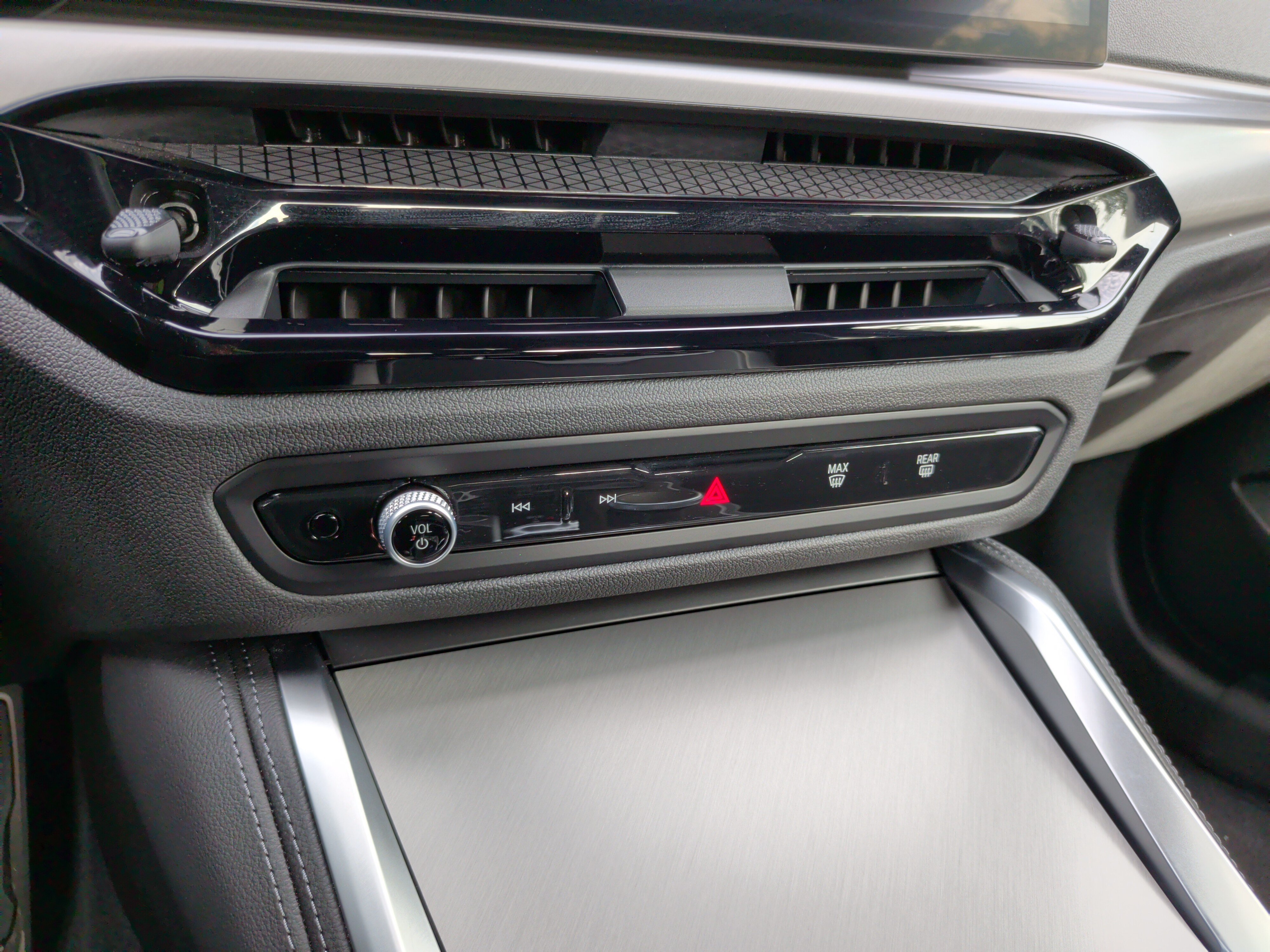 Used 2025 BMW M240i Coupe RWD image 19