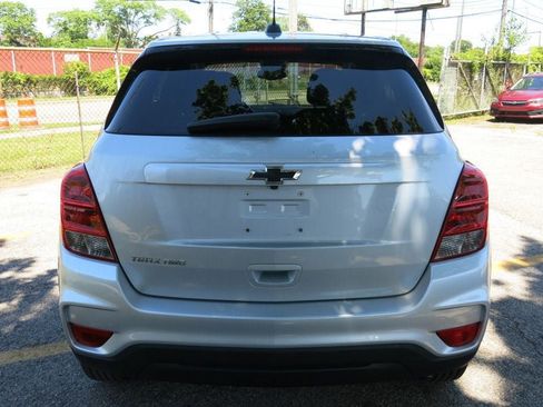 Used 2022 Chevrolet Trax LS w/ Tint and Cruise Package AWD/4WD image 8