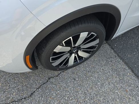 New 2025 Mitsubishi Outlander SEL image 9
