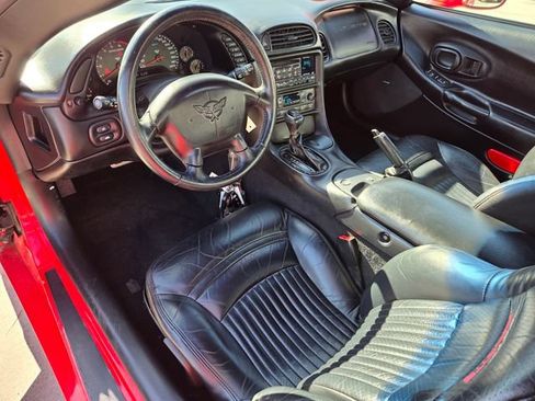 Used 2004 Chevrolet Corvette Coupe RWD image 11