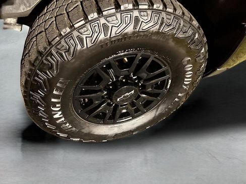 Used 2025 Chevrolet Silverado 2500 ZR2 image 16