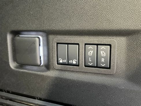 Used 2025 Chevrolet Tahoe Z71 w/ Comfort Package image 50