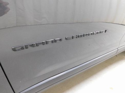 Used 2022 Jeep Grand Cherokee L Laredo image 13