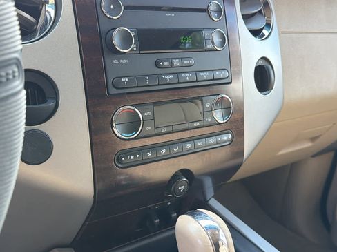 Used 2013 Ford Expedition XLT RWD image 13