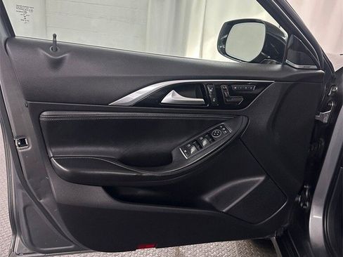 Used 2017 INFINITI QX30 Premium w/ Navigation Package image 8