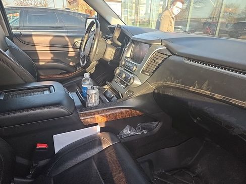 Used 2016 Chevrolet Suburban LTZ image 2