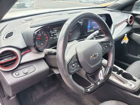 Certified 2024 Chevrolet Trax RS w/ Driver Confidence Package FWD image 19
