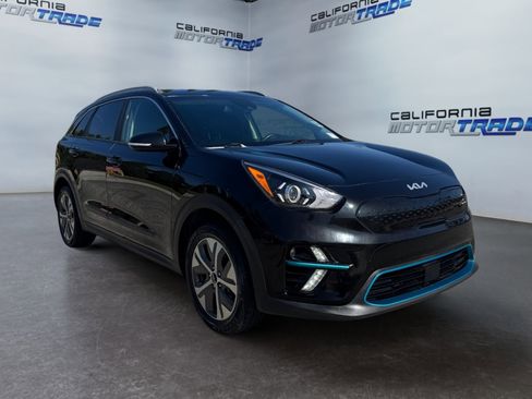 Used 2022 Kia Niro EX image 3
