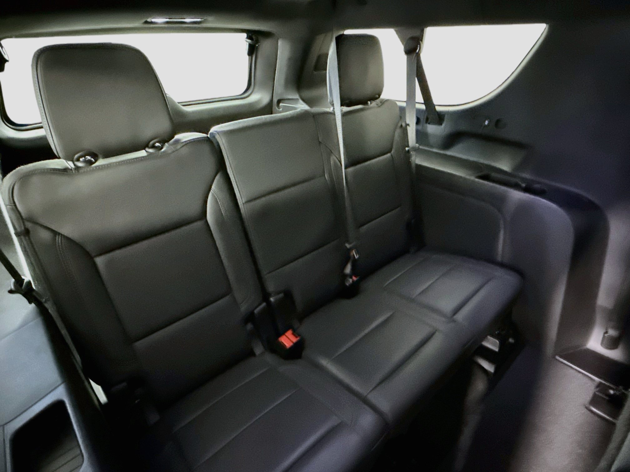Used 2024 Chevrolet Suburban LT RWD image 29