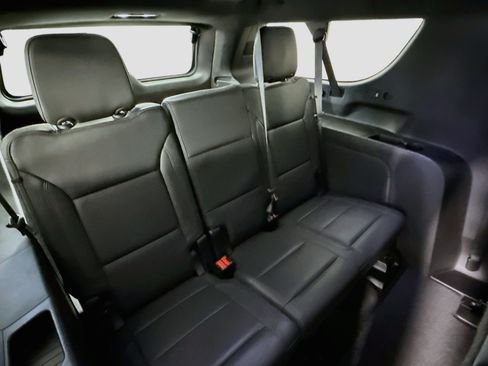 Used 2024 Chevrolet Suburban LT RWD image 29