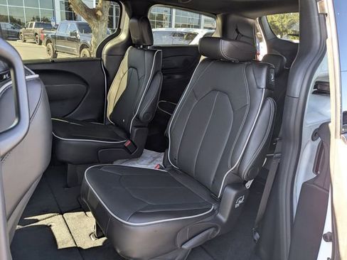 New 2026 Chrysler Pacifica Limited w/ S Appearance Package FWD image 14