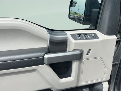 Used 2018 Ford F150 XLT w/ Equipment Group 302A Luxury AWD/4WD image 23