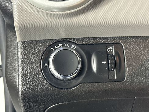 Used 2020 Chevrolet Sonic Premier image 22