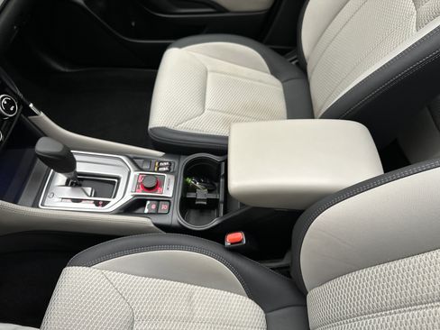 Used 2024 Subaru Forester Premium image 37