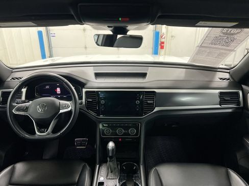Used 2022 Volkswagen Atlas Cross Sport SEL R-Line AWD/4WD image 10