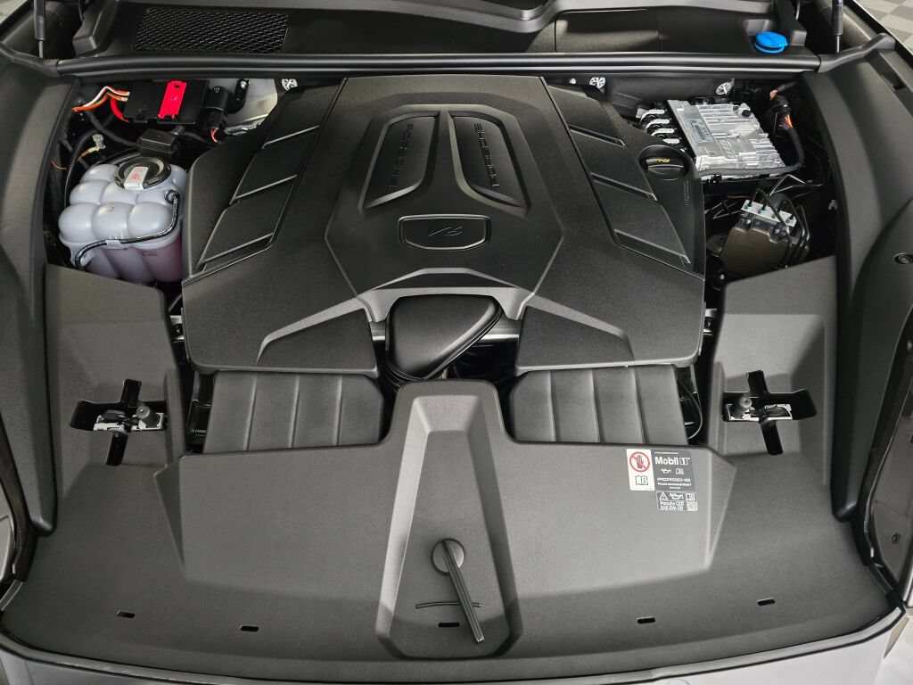 Certified 2026 Porsche Cayenne AWD/4WD image 12
