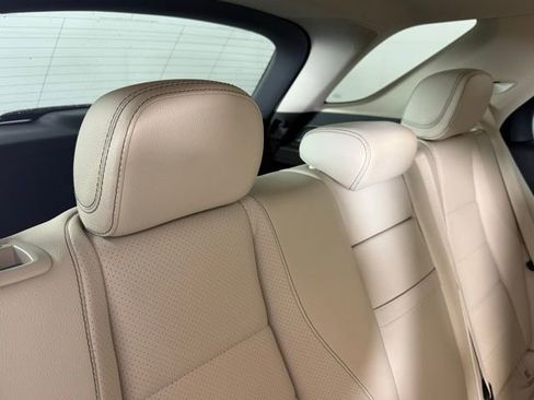 Used 2020 Mercedes-Benz GLE 350 w/ Premium Package image 29