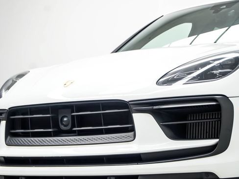 Used 2023 Porsche Macan S AWD/4WD image 2