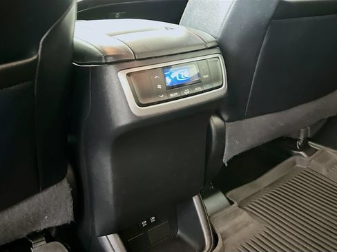 Used 2017 Toyota Highlander Plus AWD/4WD image 23