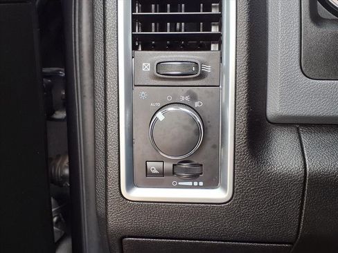 Used 2019 RAM 1500 Classic SLT image 19