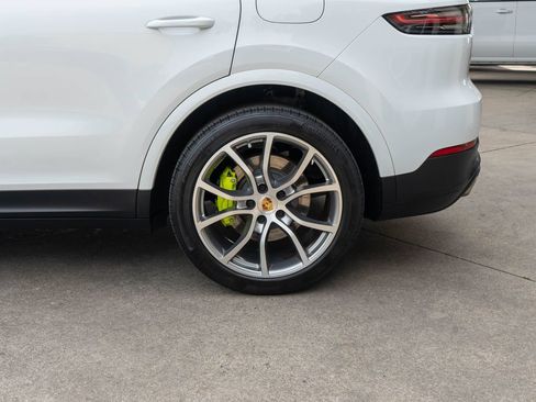 Used 2019 Porsche Cayenne E-Hybrid AWD/4WD image 32
