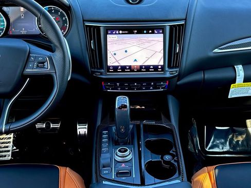 Used 2024 Maserati Levante Trofeo image 17