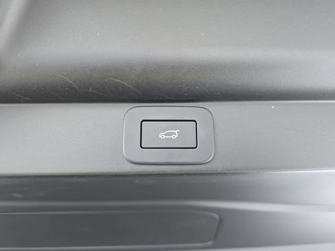 Used 2025 Land Rover Range Rover SE image 13