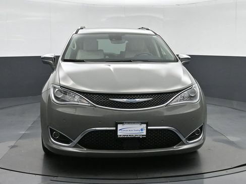 Used 2020 Chrysler Pacifica Limited w/ Advanced Safetytec Group image 2