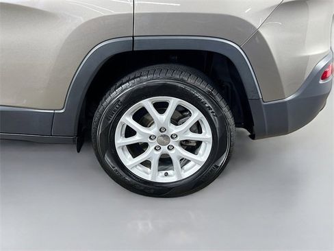 Used 2018 Jeep Cherokee Latitude image 25