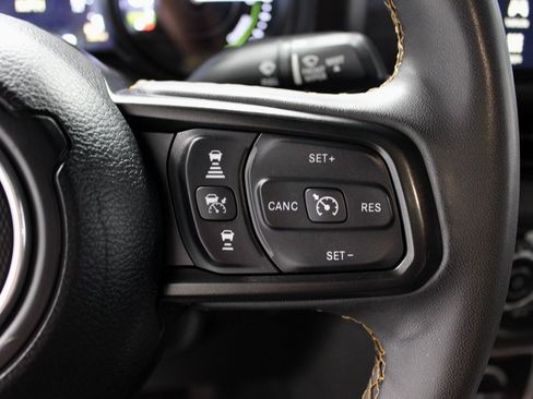 Used 2024 Jeep Wrangler Unlimited image 31