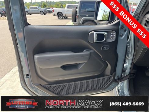 New 2025 Jeep Gladiator Sport image 5