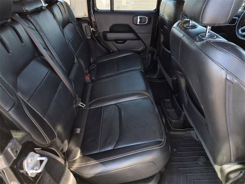 Used 2022 Jeep Wrangler Unlimited Sahara image 16