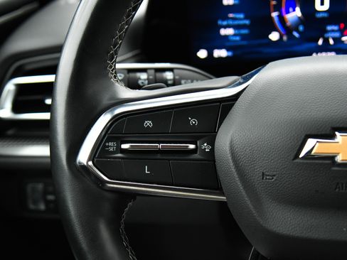 Used 2024 Chevrolet Traverse LT image 40