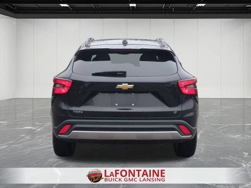 Used 2025 Chevrolet Trax LT FWD image 7