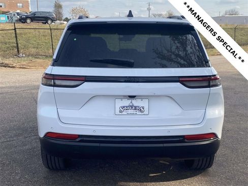 New 2025 Jeep Grand Cherokee Altitude image 35