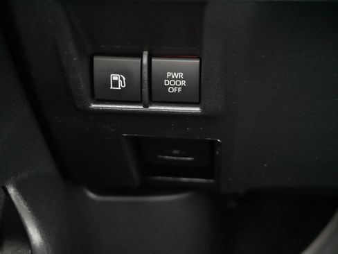 Certified 2025 Toyota Sienna XLE w/ XLE Plus Package image 28