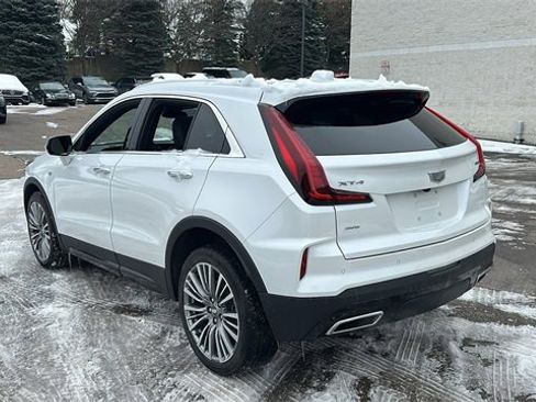 Used 2024 Cadillac XT4 Premium Luxury image 6