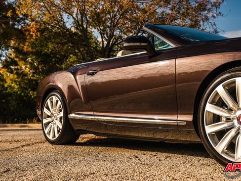 Used 2015 Bentley Continental GT image 23